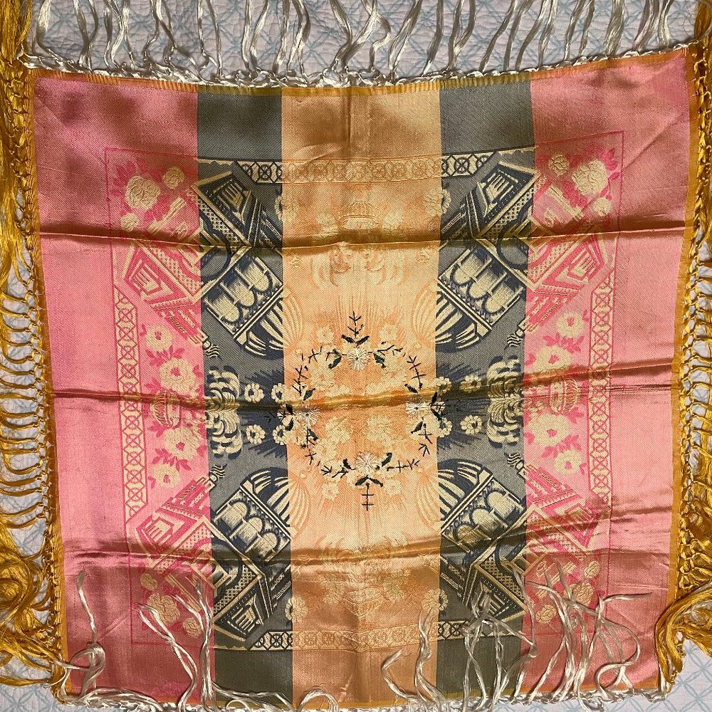 VINTAGE TAPESTRY TABLECLOTH - Picture 2 of 6